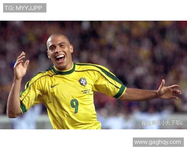 全球足球历史十大球星排名榜单揭晓 各时代传奇人物大对决