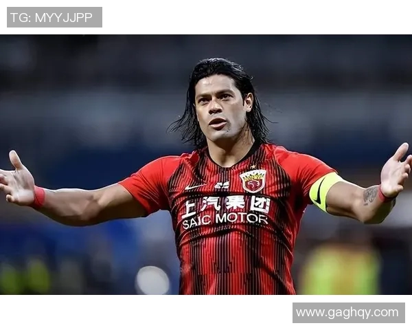 当年绿茵场叱咤风云的足球巨星如今老年风采依旧动人